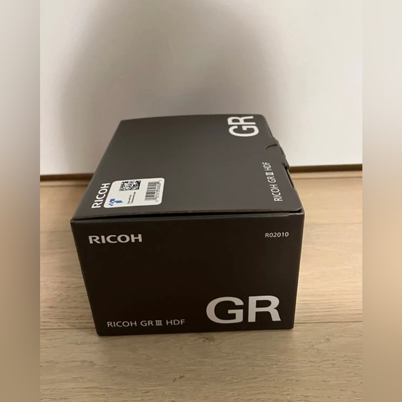Ricoh GR III HDF APS-C Digital Camera Black - 01272 BRAND NEW - Picture 2 of 5
